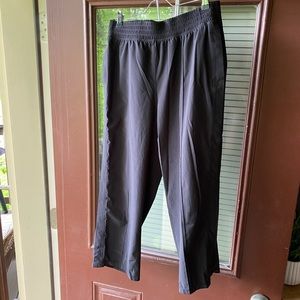 Lululemon crop joggers